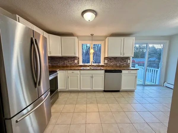 $2,450 | 22 Simpson Circle, Agawam, MA 01001