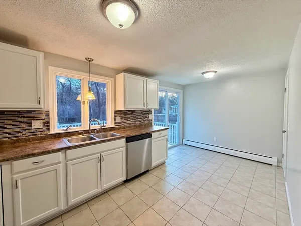 $2,450 | 22 Simpson Circle, Agawam, MA 01001