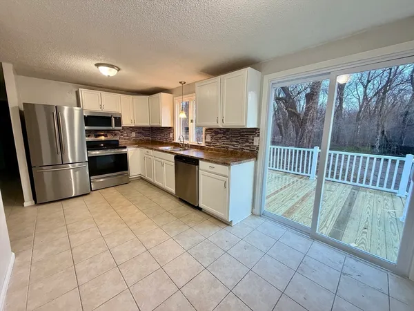 $2,450 | 22 Simpson Circle, Agawam, MA 01001