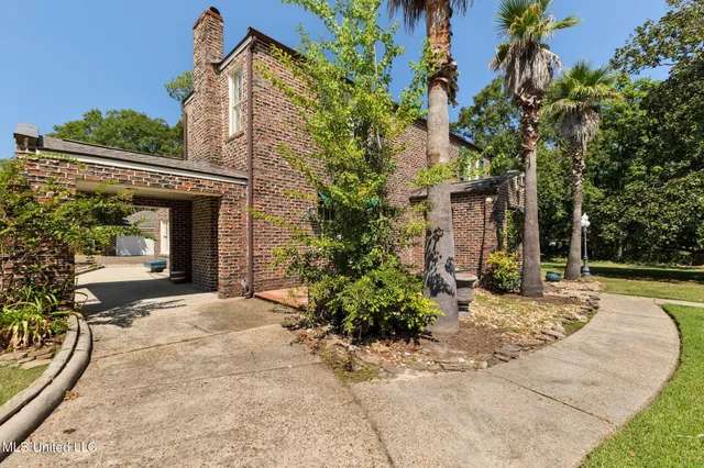 $474,900 | 113 South 22nd Avenue, Hattiesburg, MS 39401