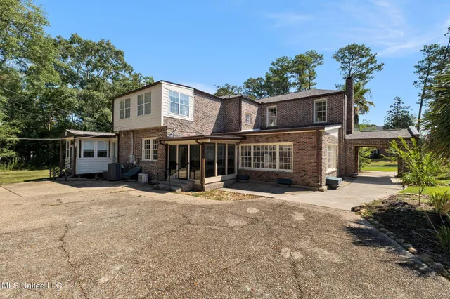 $489,500 | 113 South 22nd Avenue, Hattiesburg, MS 39401