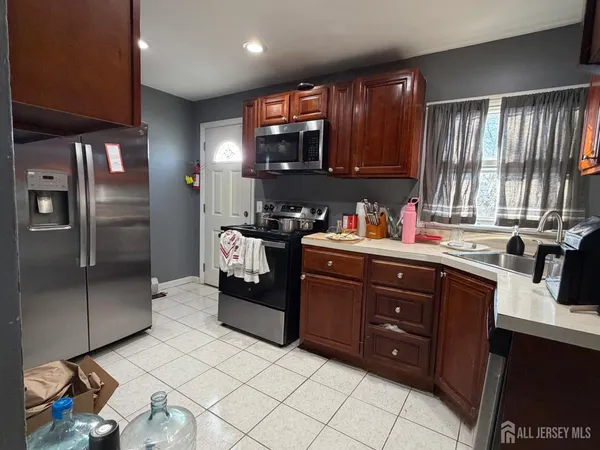 $690,000 | 445 Stevenson Place, Perth Amboy, NJ 08861