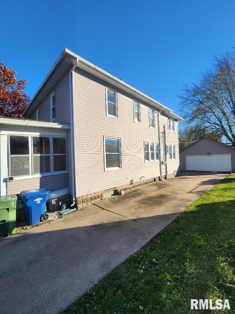 411 North 18th Street Clinton, IA 52732 - Photo 5 of 37 Gallery Image 5