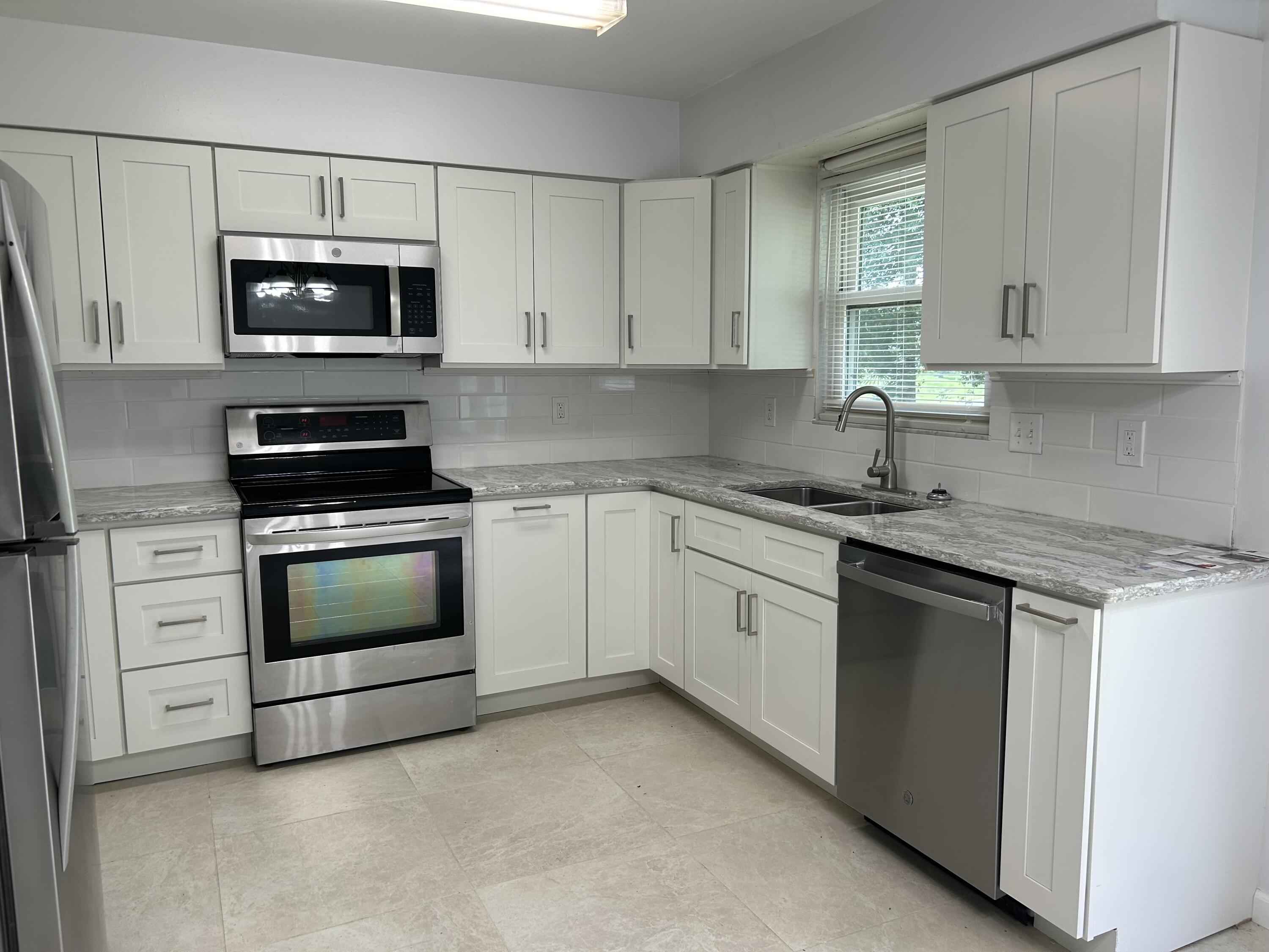 971 Gulfport Road Southeast Palm Bay, FL 32909 - Photo 2 of 10 IMG_1882