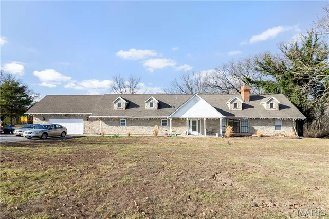 $320,000 | 2707 North Service Road West, St. Clair, MO 63077
