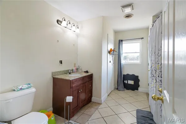 $270,000 | 2707 North Service Road West, St. Clair, MO 63077