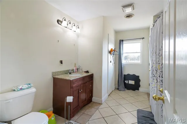 $320,000 | 2707 North Service Road West, St. Clair, MO 63077