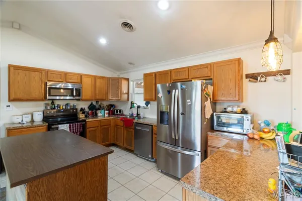 $270,000 | 2707 North Service Road West, St. Clair, MO 63077