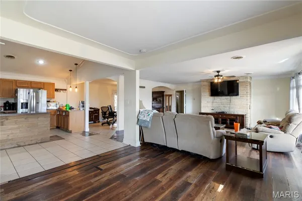 $270,000 | 2707 North Service Road West, St. Clair, MO 63077