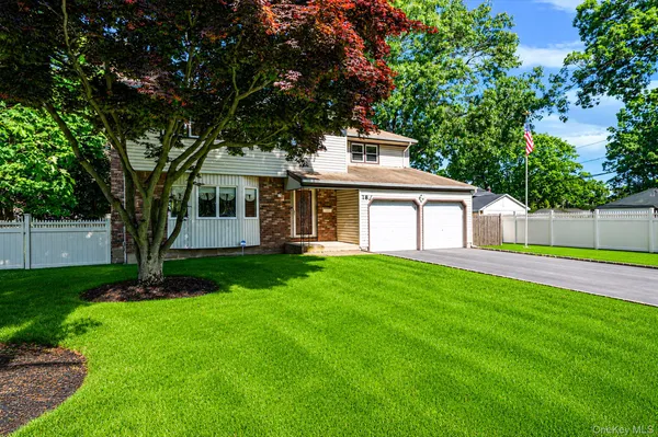 $749,000 | 18 Deer Park Boulevard, Deer Park, NY 11729