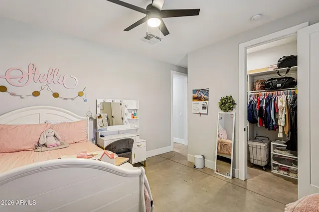 a en suite bathroom with a double vanity sink and a mirror