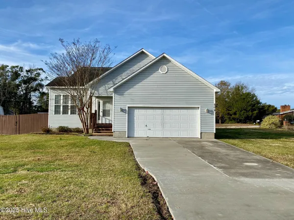 $1,700 | 209 Oyster Lane, Hubert, NC 28539