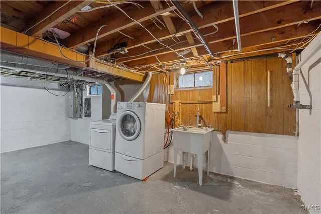 $299,500 | 63 Lyndon Road, De Witt, NY 13066