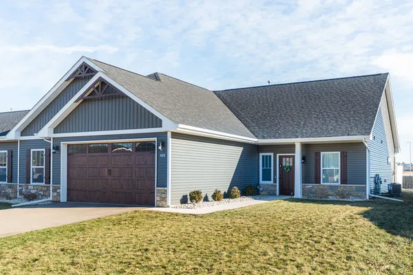 $274,900 | 618 Anjali Court, Unit 618, Sycamore, IL 60178