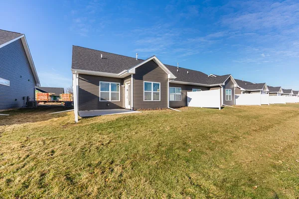 $274,900 | 618 Anjali Court, Unit 618, Sycamore, IL 60178