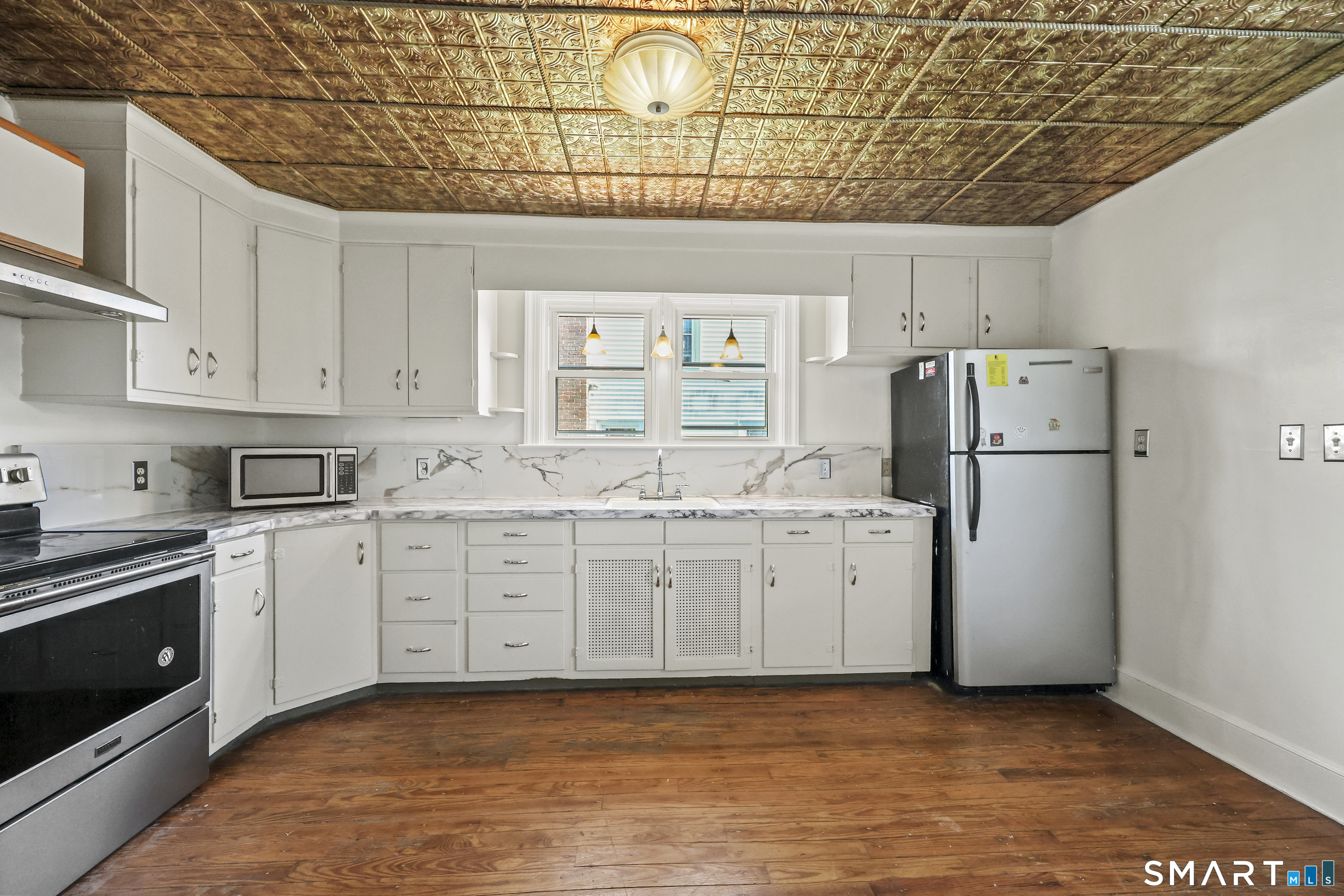 92 Hazelmere Road New Britain, CT 06053 - Photo 8 of 38