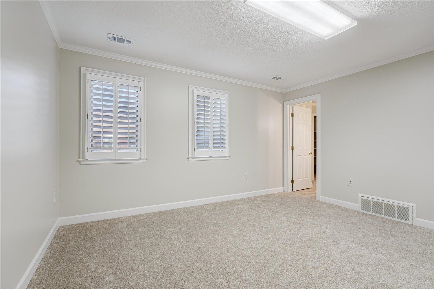 4821 Kingsgate Place South Memphis, TN 38117 - Photo 13 of 19 a view of an empty room with a window