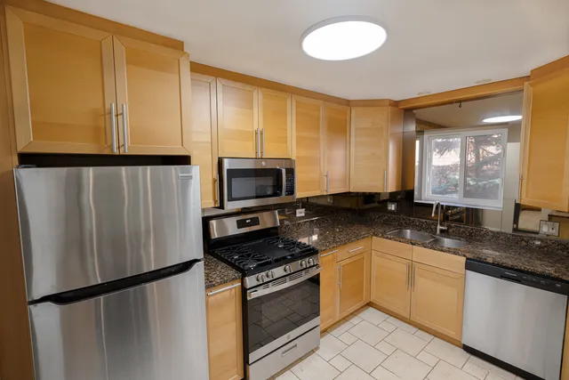 $1,900 | 1650 Mill Street, Unit 206, Des Plaines, IL 60016