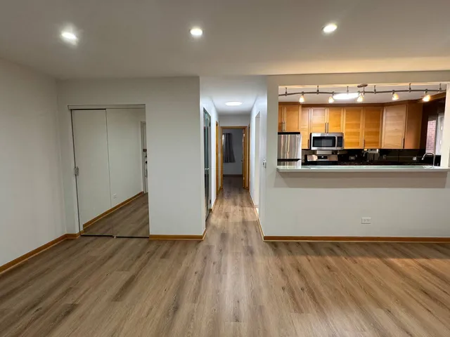 $1,900 | 1650 Mill Street, Unit 206, Des Plaines, IL 60016