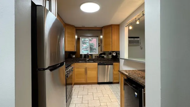 $1,900 | 1650 Mill Street, Unit 206, Des Plaines, IL 60016