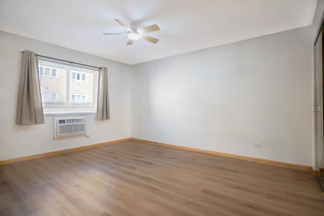 $1,900 | 1650 Mill Street, Unit 206, Des Plaines, IL 60016