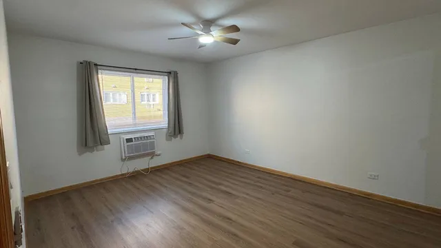 $1,900 | 1650 Mill Street, Unit 206, Des Plaines, IL 60016