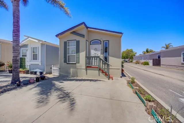 a house view with a outdoor space