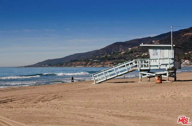 a view of building with outdoor space