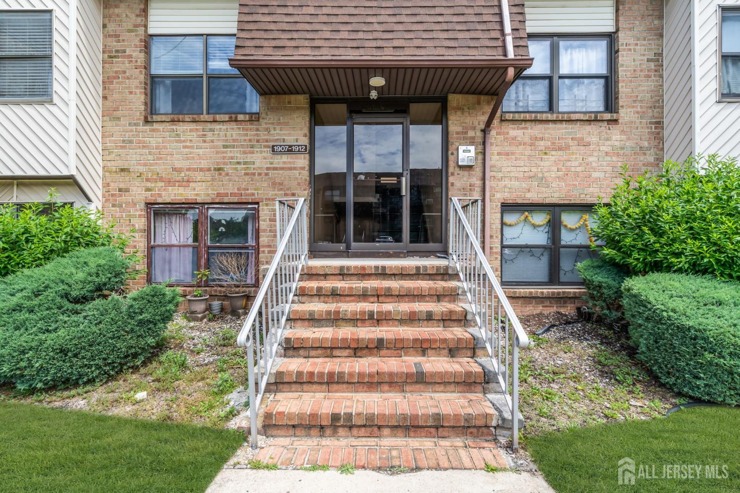 1909 Raspberry Court Edison, NJ 08817 - Photo 19 of 19