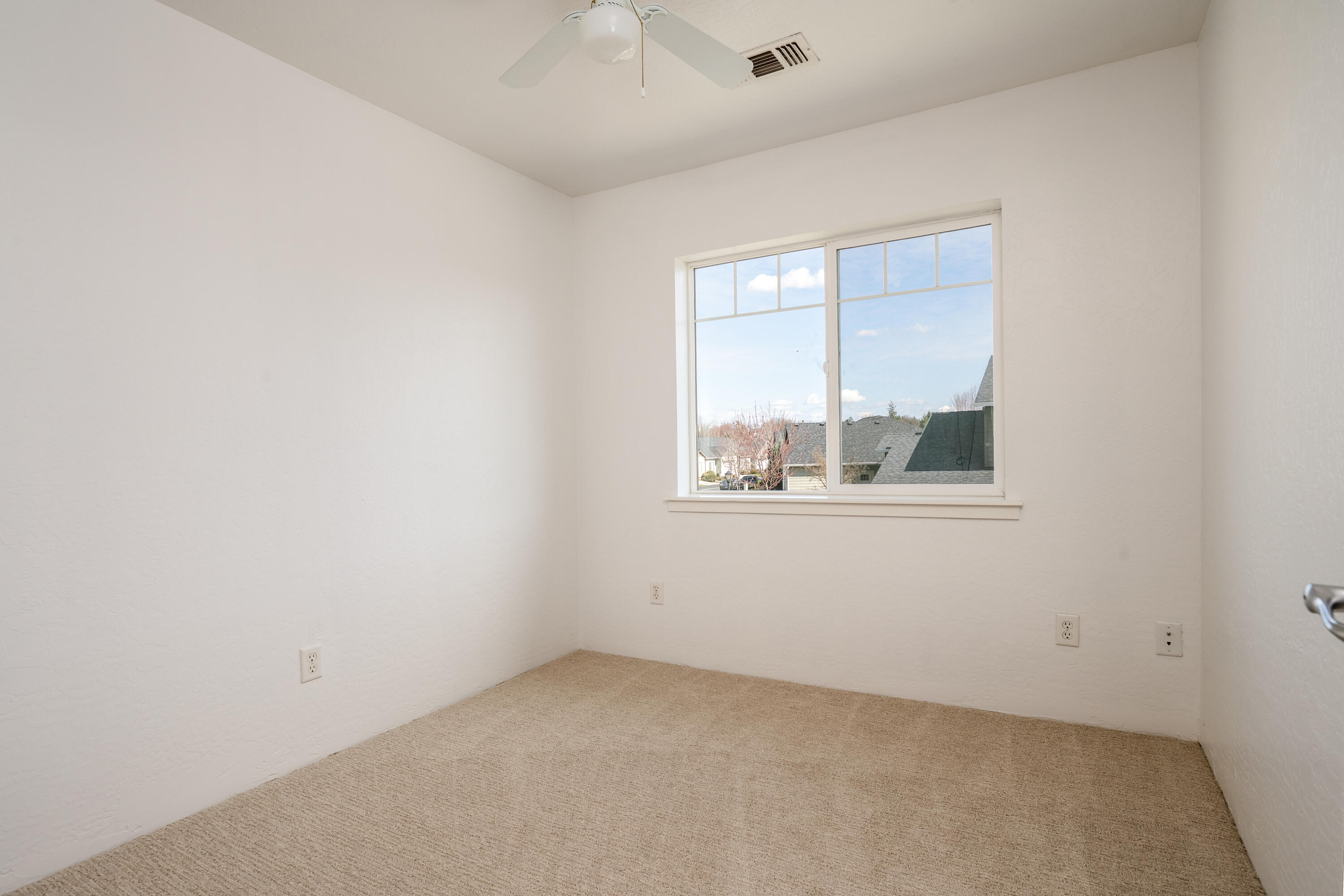 368 Live Oak Loop Central Point, OR 97502 - Photo 18 of 24