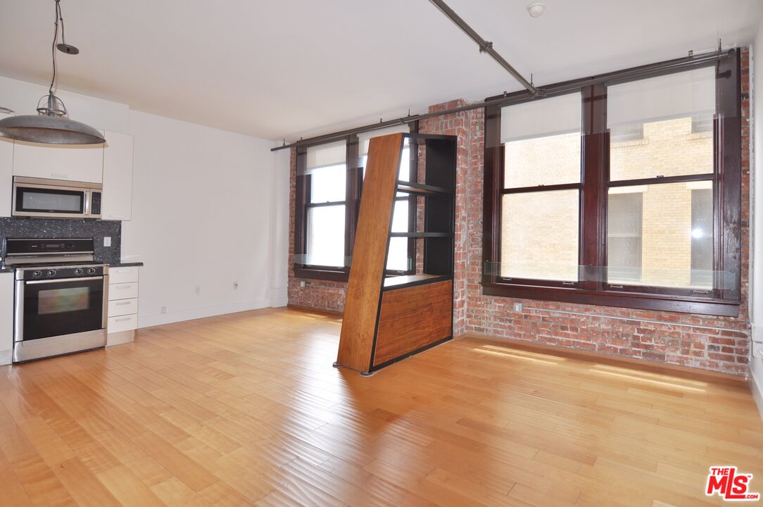 460 South Spring Street, Unit 908 Los Angeles, CA 90013 - Photo 2 of 35 Gallery Image 2