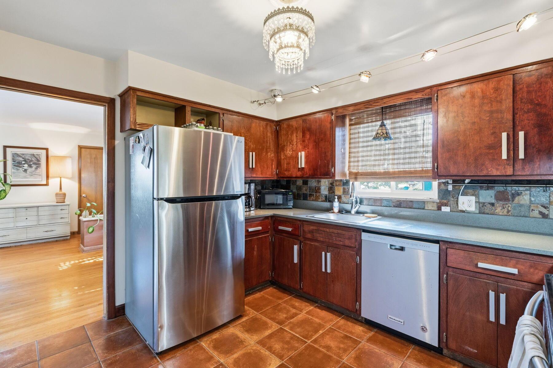 2827 Dover Road Columbus, OH 43209 - Photo 8 of 27 Kitchen w/Stainless Steel Appliances