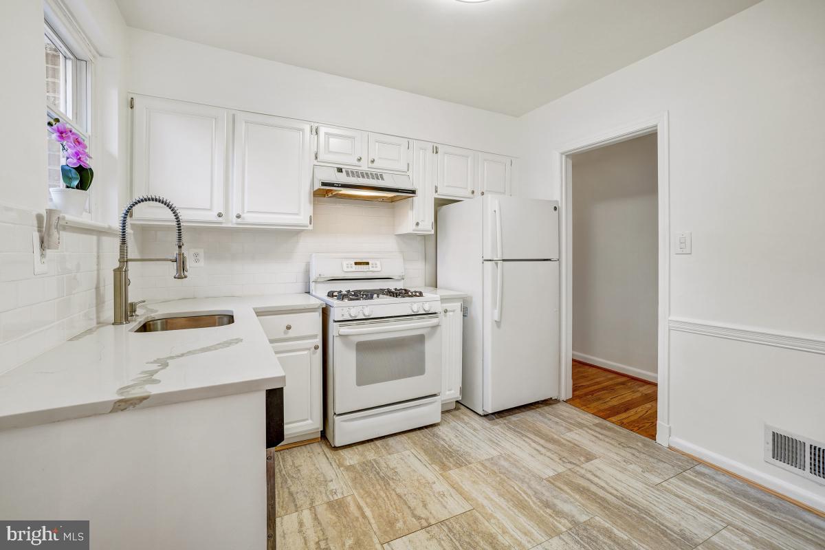 2300 Westview Drive Silver Spring, MD 20910 - Photo 16 of 38 Kitchen