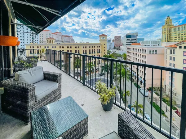 $1,098,000 | 55 Merrick Way, Unit 812, Coral Gables, FL 33134
