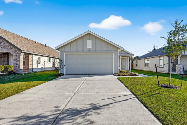 a view of house and outdoor space