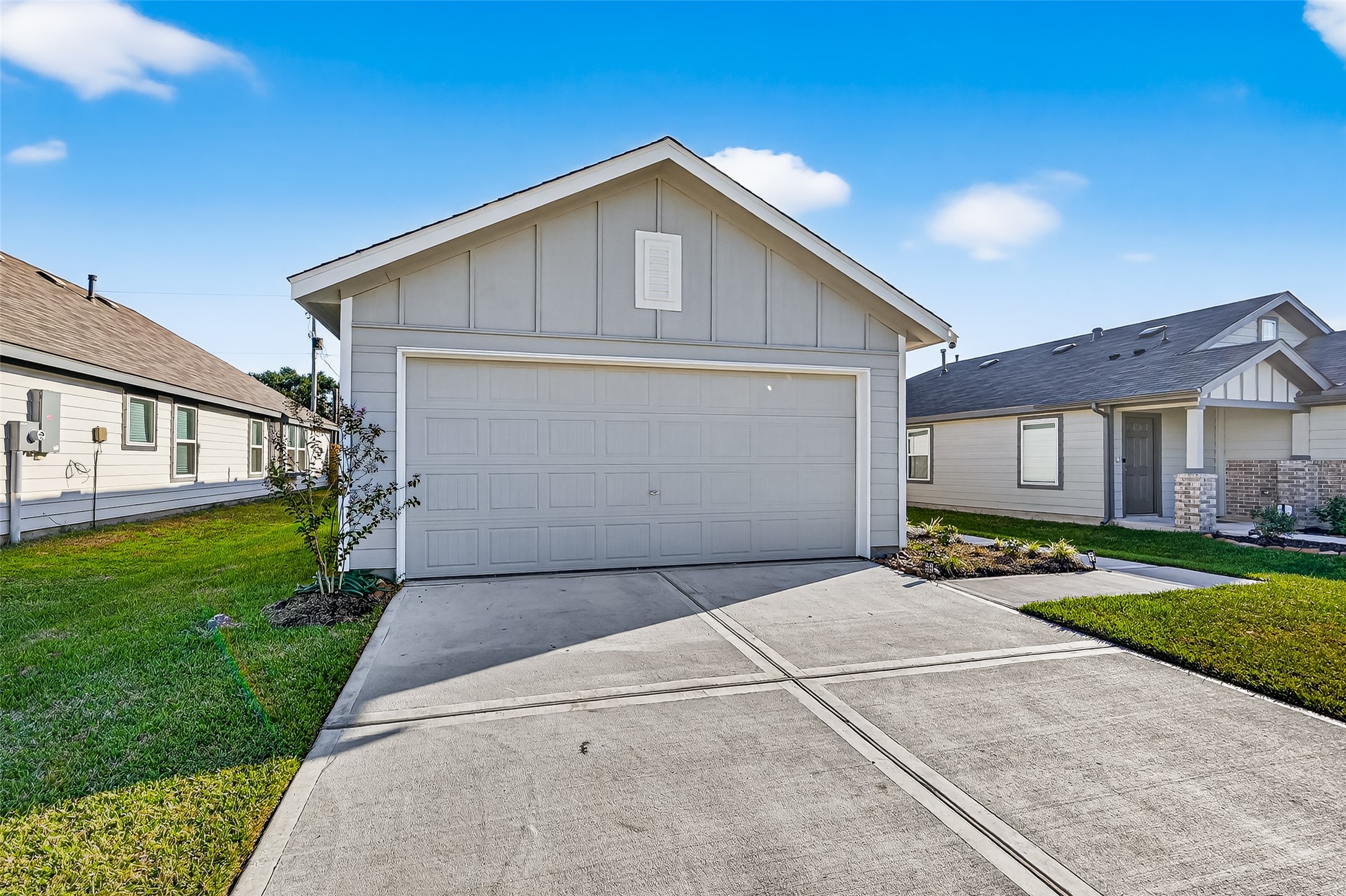 228 Laura Leigh Lane Angleton, TX 77515 - Photo 3 of 37 a front view of a house with a yard
