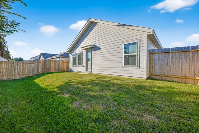 $1,900 | 228 Laura Leigh Lane, Angleton, TX 77515