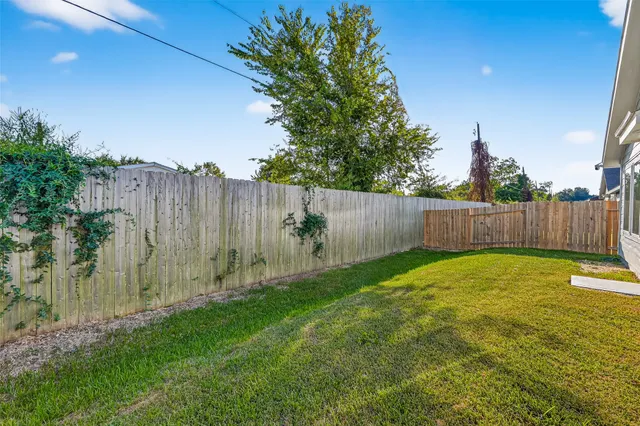 $1,900 | 228 Laura Leigh Lane, Angleton, TX 77515