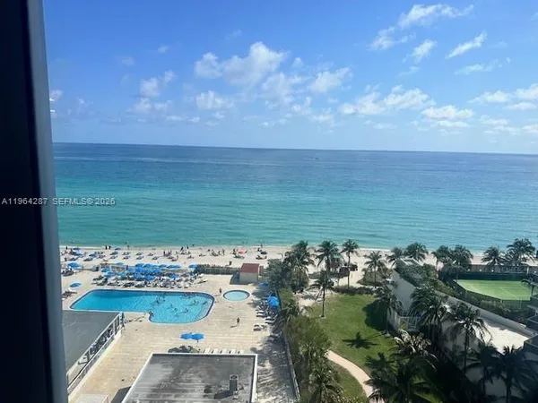 $1,950 | 19201 Collins Avenue, Unit 1044, Sunny Isles Beach, FL 33160