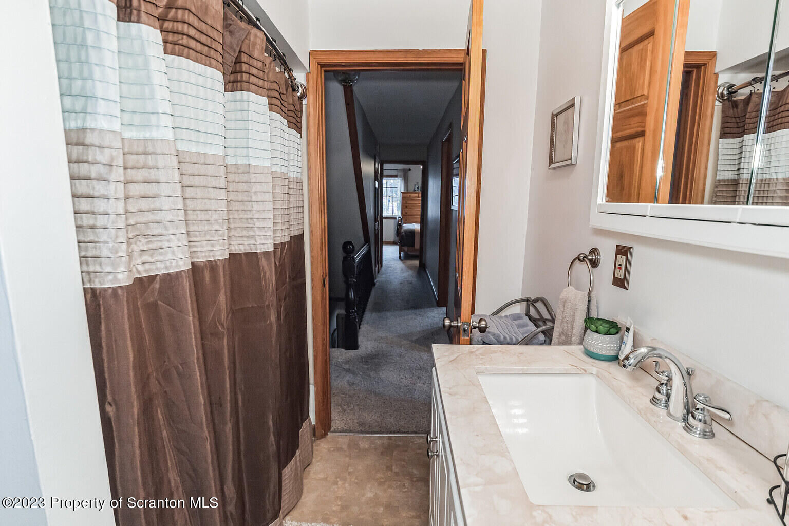 715 Landis Street Scranton, PA 18504 - Photo 13 of 15 a bathroom with a bathtub and a sink