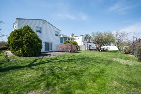 $865,000 | 3905 Greentree Drive, Oceanside, NY 11572