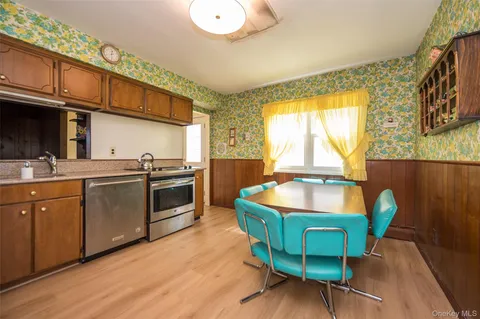 $865,000 | 3905 Greentree Drive, Oceanside, NY 11572