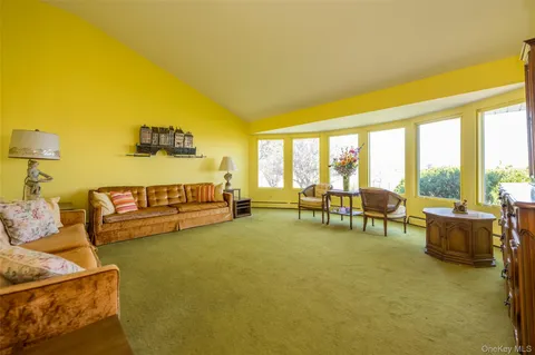 $865,000 | 3905 Greentree Drive, Oceanside, NY 11572