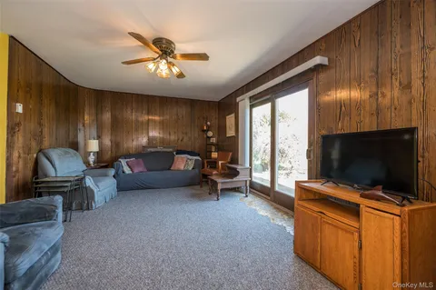$865,000 | 3905 Greentree Drive, Oceanside, NY 11572