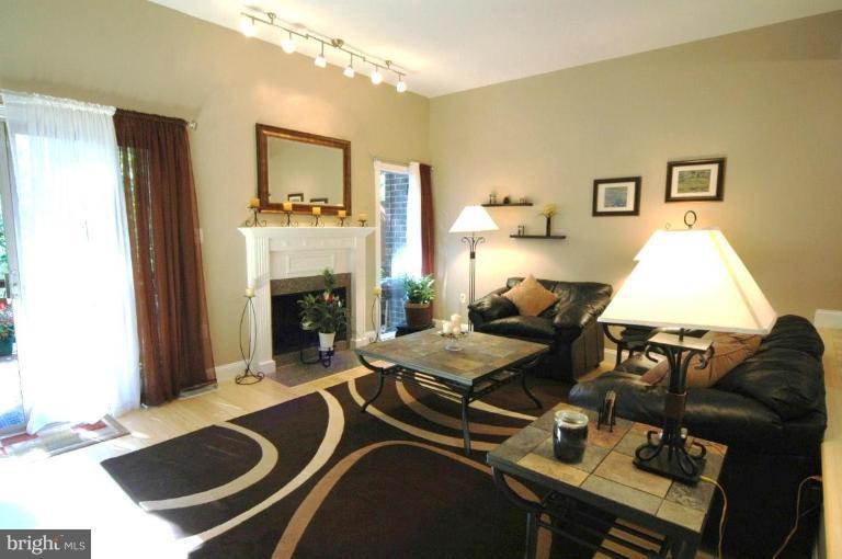 1913 Greenberry Road Baltimore, MD 21209 - Photo 2 of 30 Living Room