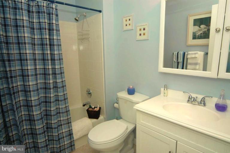 1913 Greenberry Road Baltimore, MD 21209 - Photo 16 of 30 Bath #1