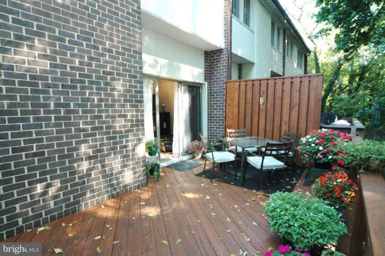 1913 Greenberry Road Baltimore, MD 21209 - Photo 5 of 30 Exterior (Rear)