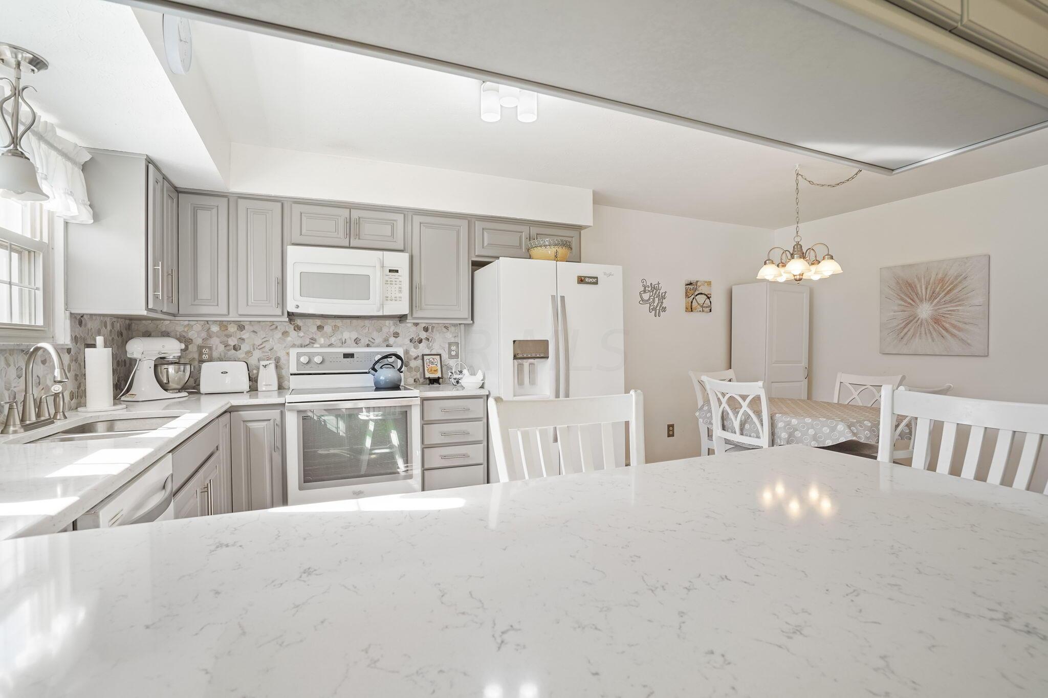 7269 Summit Road Southwest Pataskala, OH 43062 - Photo 13 of 75 kitchen