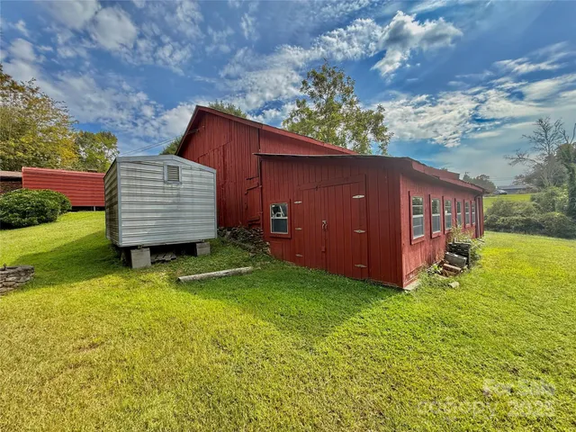 a view of a backyard with cabin