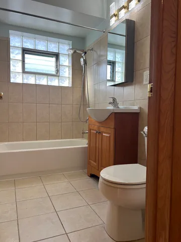 $1,450 | 3954 North Pioneer Avenue, Unit 2S, Chicago, IL 60634